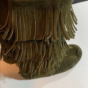 Minnetonka Fringe Boots Woman’s Size 8